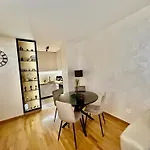 Xenia Corner Apartman *